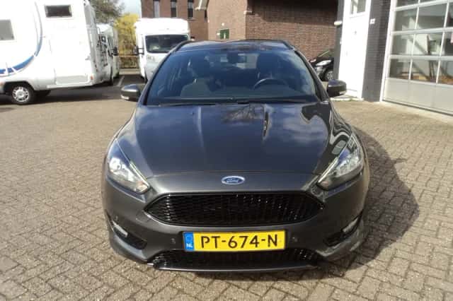 Ford Focus (2017) thumbnail 3