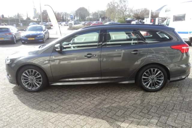 Ford Focus (2017) thumbnail 5