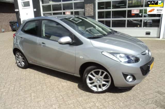 Mazda 2 (2012) thumbnail 2