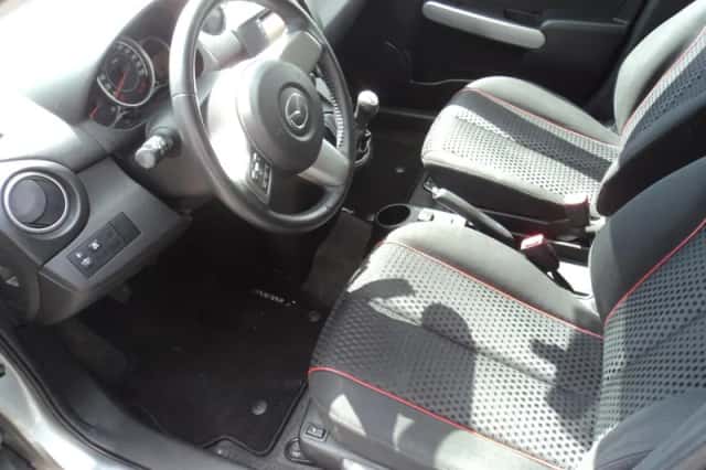 Mazda 2 (2012) thumbnail 11