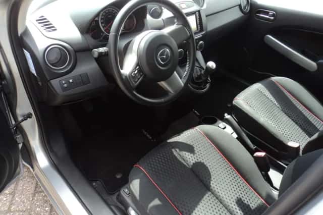 Mazda 2 (2012) thumbnail 13