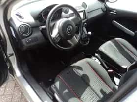 Mazda 2 (2012) thumbnail 13