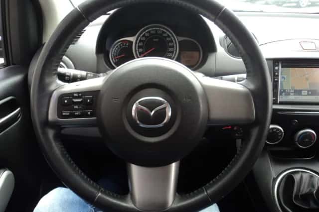 Mazda 2 (2012) thumbnail 15