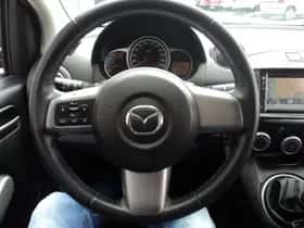 Mazda 2 (2012) thumbnail 15