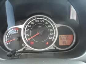 Mazda 2 (2012) thumbnail 16