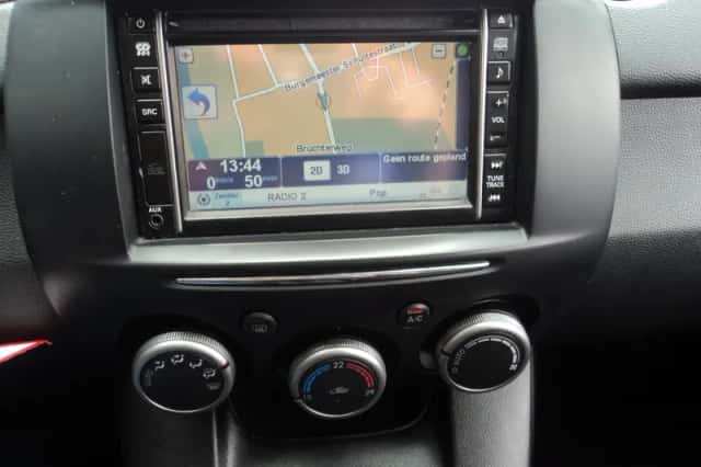 Mazda 2 (2012) thumbnail 17