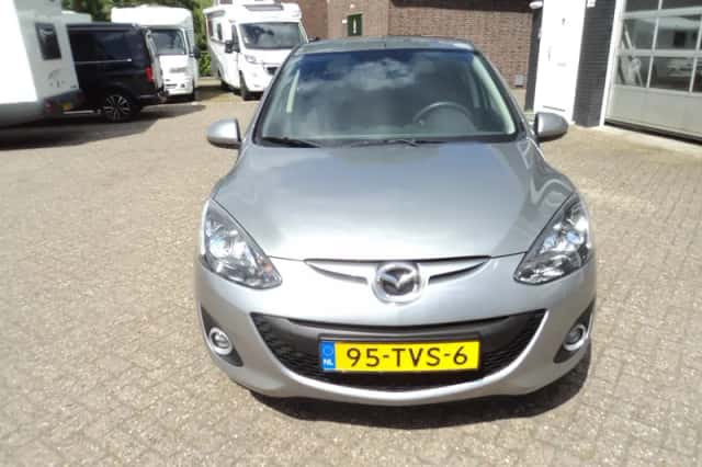 Mazda 2 (2012) thumbnail 3