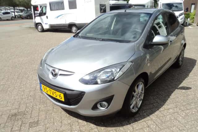 Mazda 2 (2012) thumbnail 4