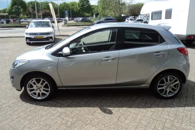Mazda 2 (2012) thumbnail 5