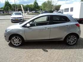 Mazda 2 (2012) thumbnail 5