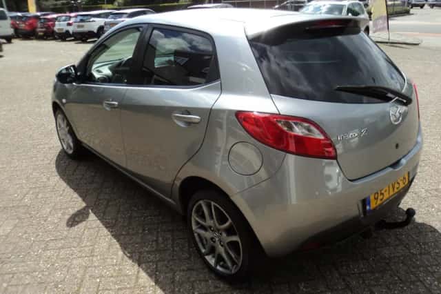 Mazda 2 (2012) thumbnail 6