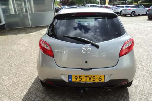 Mazda 2 (2012) thumbnail 7