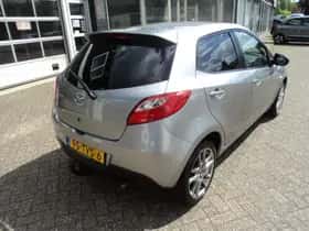 Mazda 2 (2012) thumbnail 8