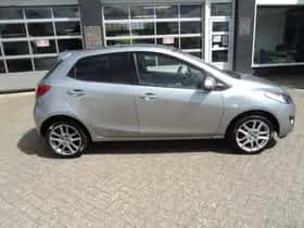 Mazda 2 (2012) thumbnail 9