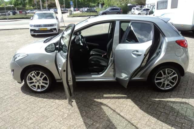 Mazda 2 (2012) thumbnail 10