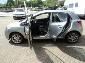 Mazda 2 (2012) thumbnail 10