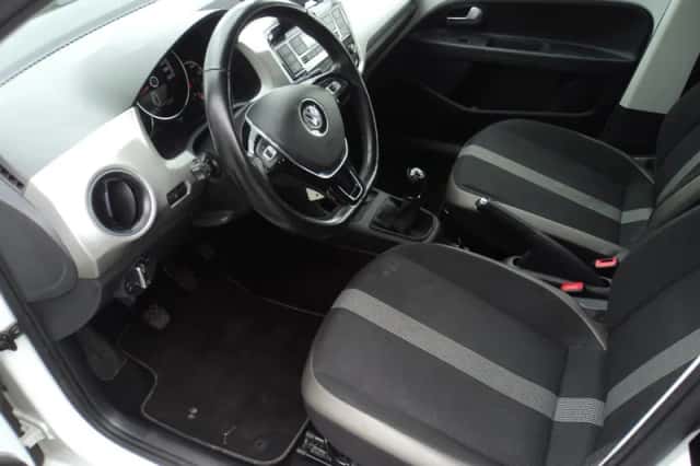 Volkswagen Up! (2019) thumbnail 11