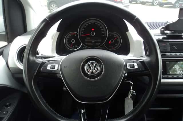 Volkswagen Up! (2019) thumbnail 15