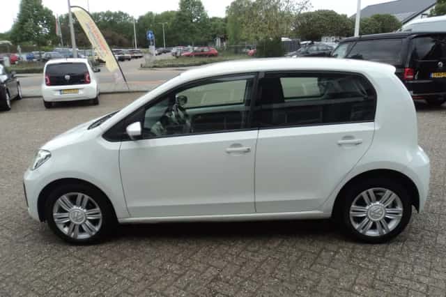 Volkswagen Up! (2019) thumbnail 5