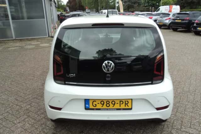 Volkswagen Up! (2019) thumbnail 7
