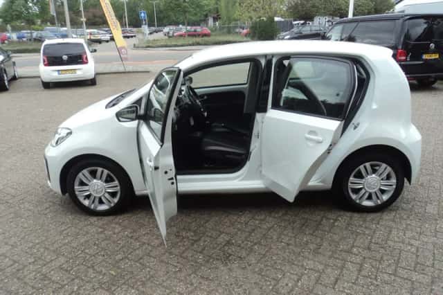 Volkswagen Up! (2019) thumbnail 10