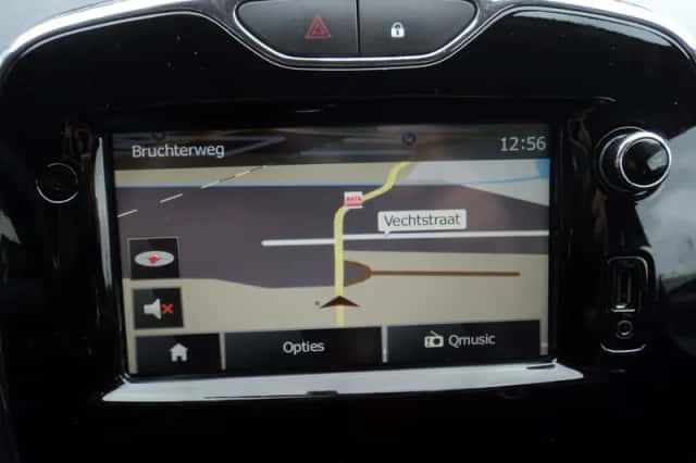 Renault Clio (2014) thumbnail 18