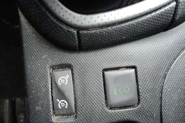 Renault Clio (2014) thumbnail 20