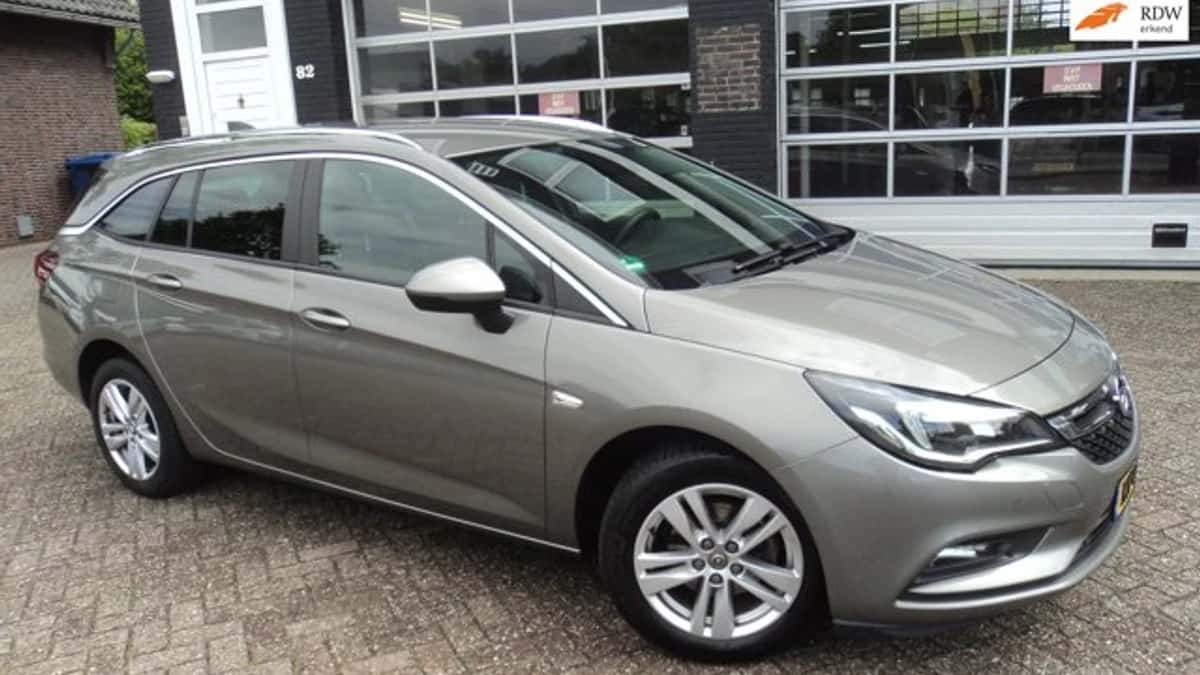Opel Astra Sports Tourer (2016) — foto 1