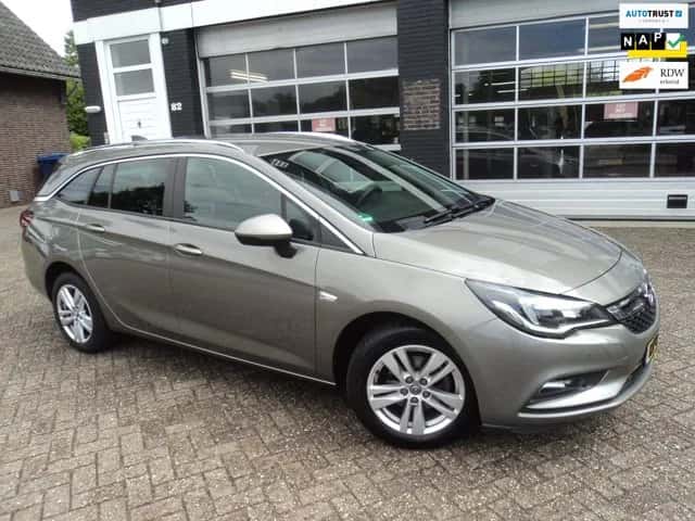 Opel Astra Sports Tourer (2016) — foto 1