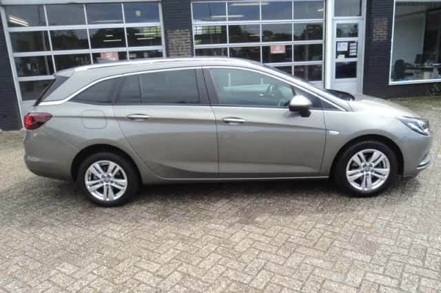 Opel Astra Sports Tourer (2016) thumbnail 9