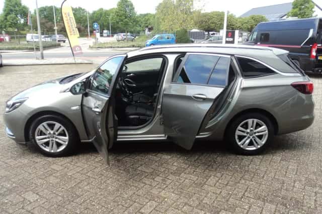 Opel Astra Sports Tourer (2016) thumbnail 10