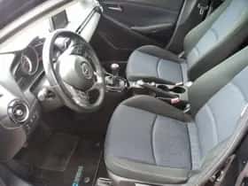 Mazda 2 (2015) thumbnail 11