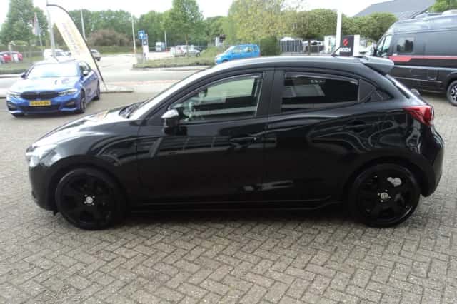 Mazda 2 (2015) thumbnail 5