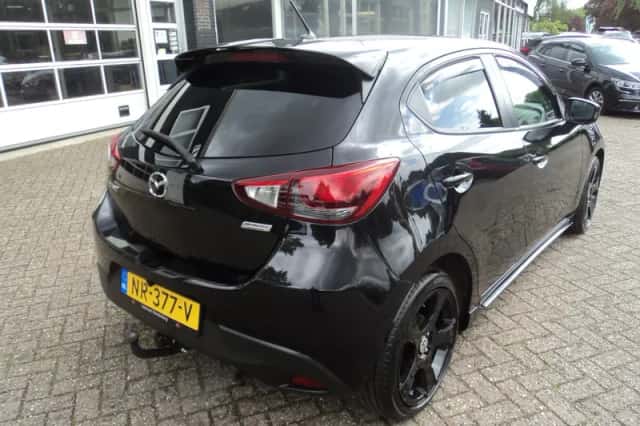 Mazda 2 (2015) thumbnail 8