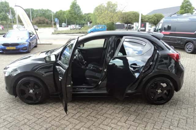 Mazda 2 (2015) thumbnail 10