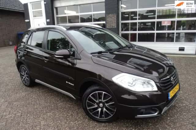 Suzuki SX4 S-Cross (2015) thumbnail 1