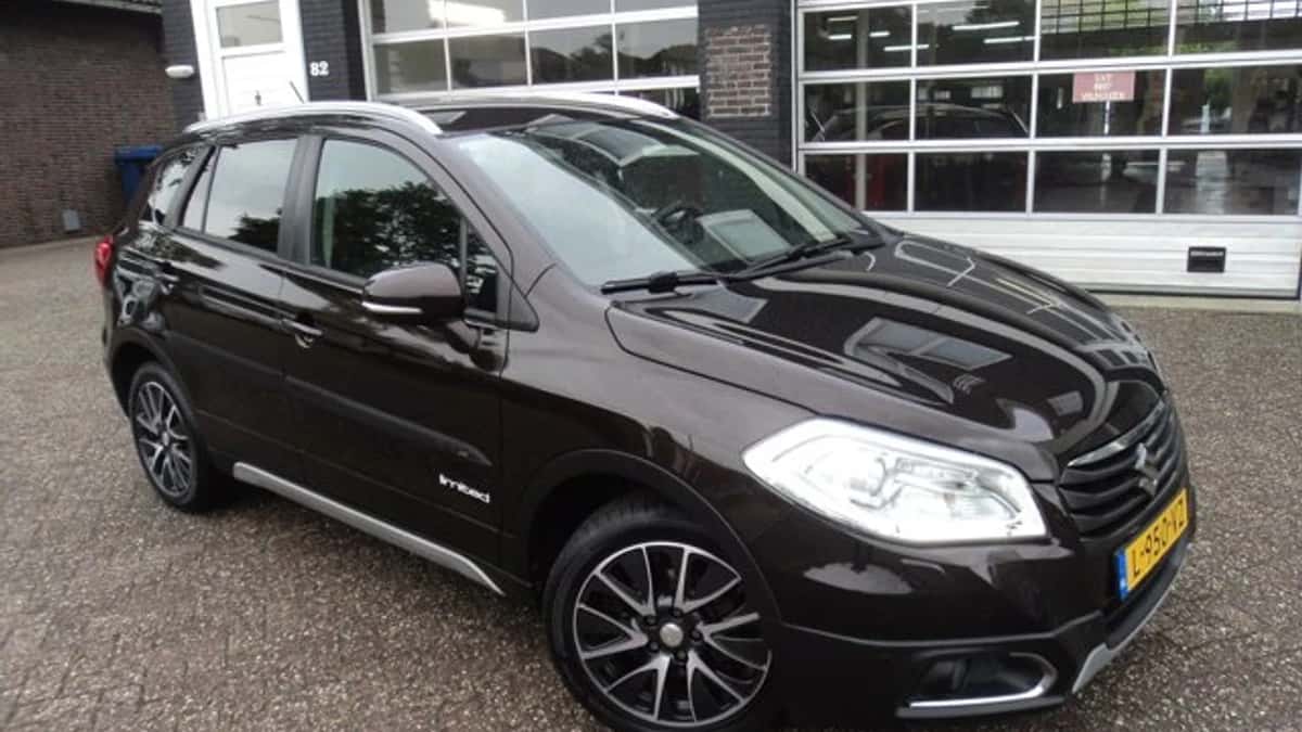Suzuki SX4 S-Cross (2015) — foto 1