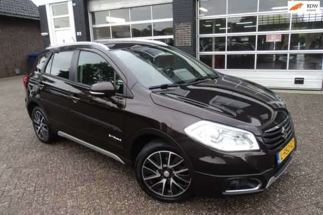 Suzuki SX4 S-Cross (2015) thumbnail 2