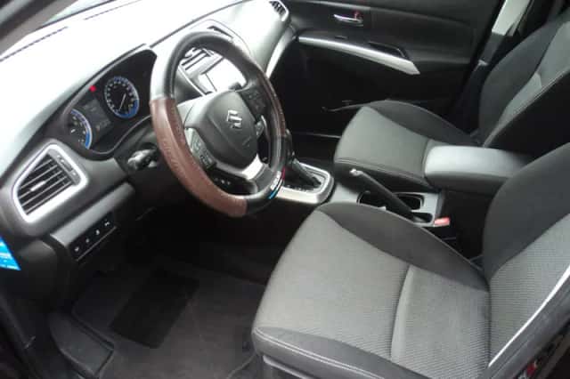 Suzuki SX4 S-Cross (2015) thumbnail 11
