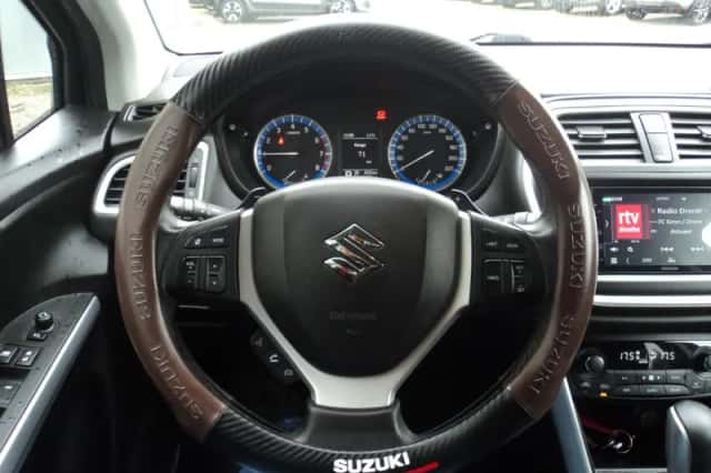 Suzuki SX4 S-Cross (2015) thumbnail 14