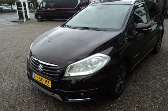 Suzuki SX4 S-Cross (2015) thumbnail 4