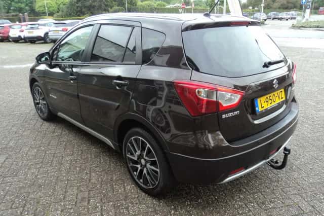 Suzuki SX4 S-Cross (2015) thumbnail 6