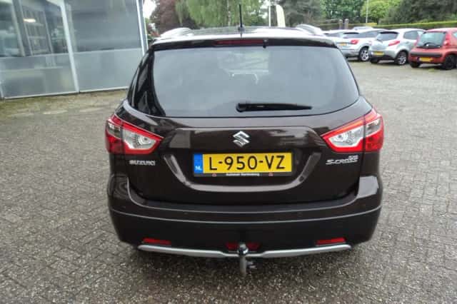 Suzuki SX4 S-Cross (2015) thumbnail 7
