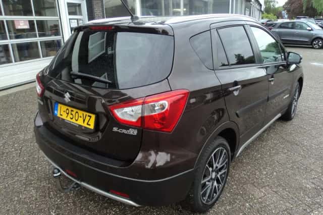 Suzuki SX4 S-Cross (2015) thumbnail 8