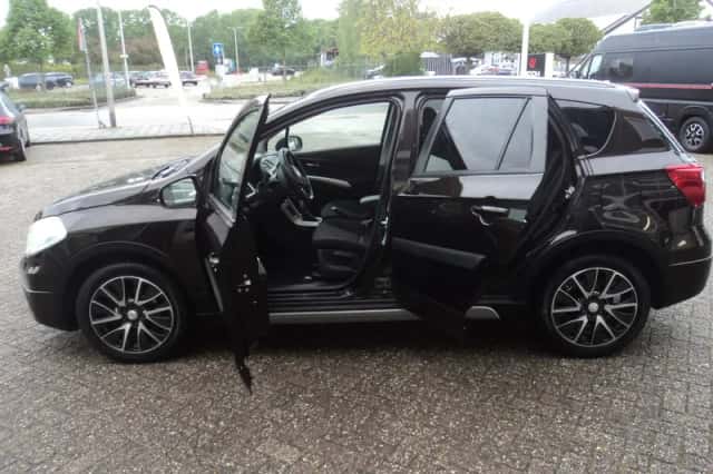 Suzuki SX4 S-Cross (2015) thumbnail 10