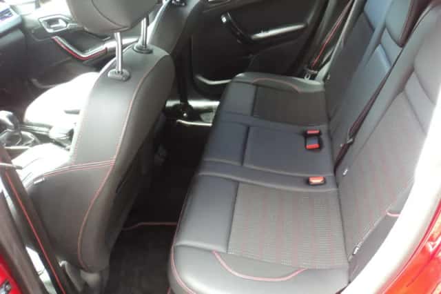 Peugeot 2008 (2016) thumbnail 12