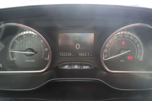 Peugeot 2008 (2016) thumbnail 15