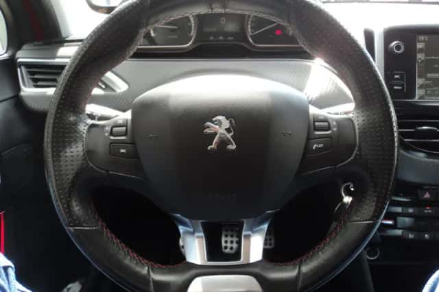 Peugeot 2008 (2016) thumbnail 16