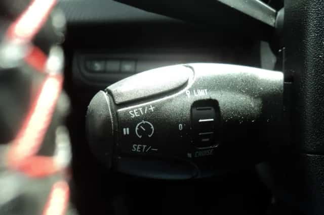 Peugeot 2008 (2016) thumbnail 19