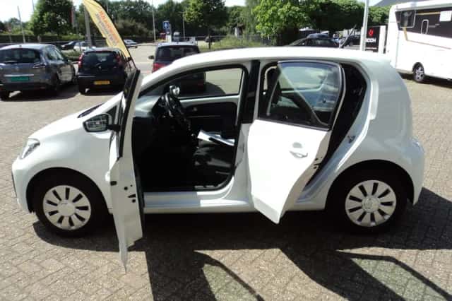 Volkswagen Up! (2020) thumbnail 10